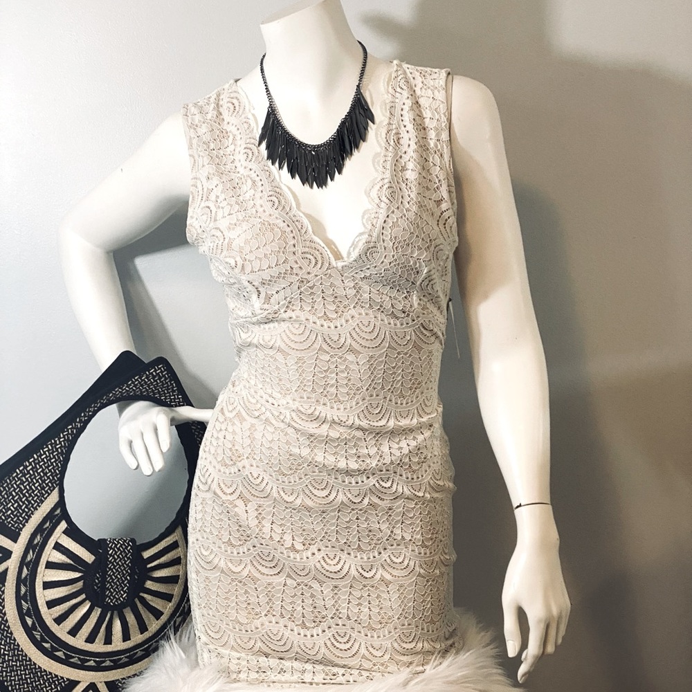 Windsor Women’s lace mini dress sleeveless, Ivory